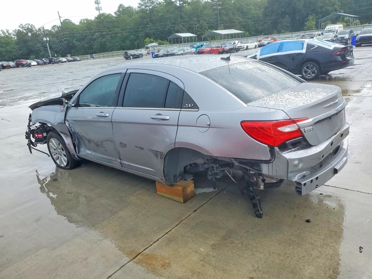 2013 Chrysler 200 Touring - zdjęcie 2