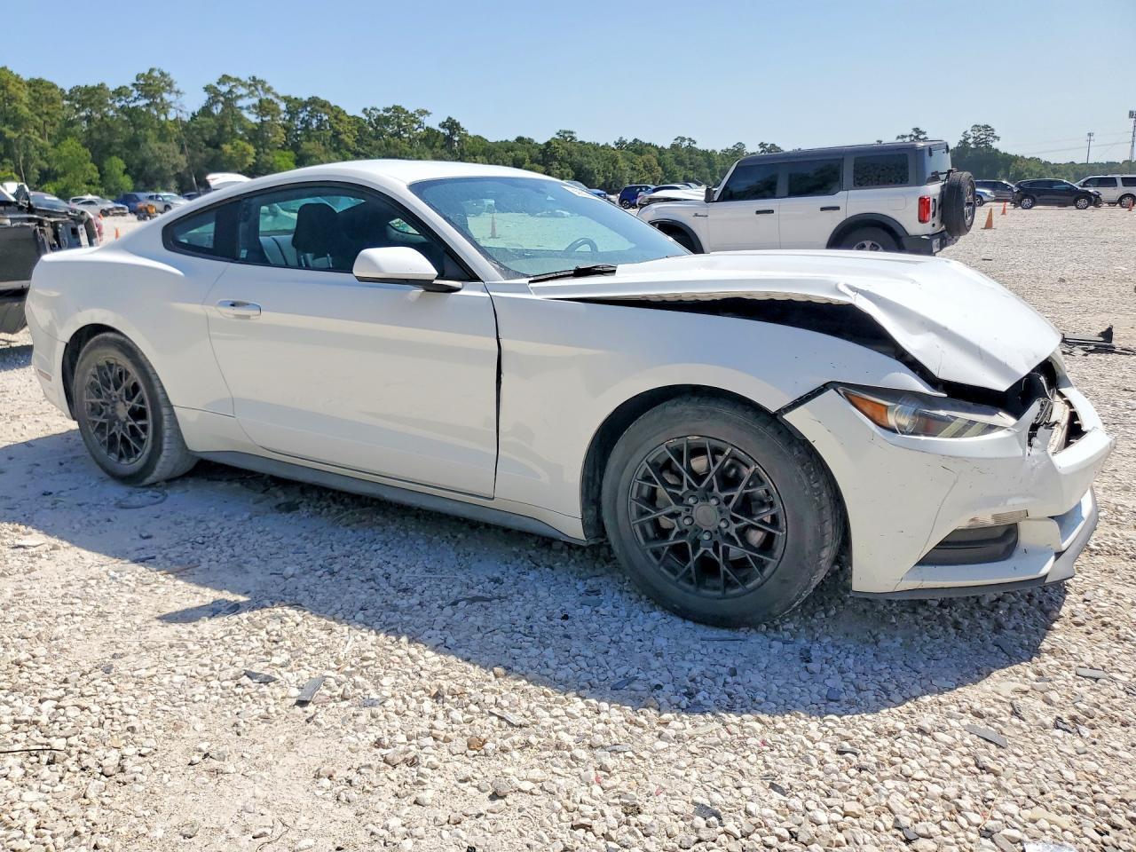2017 Ford Mustang - zdjęcie 4