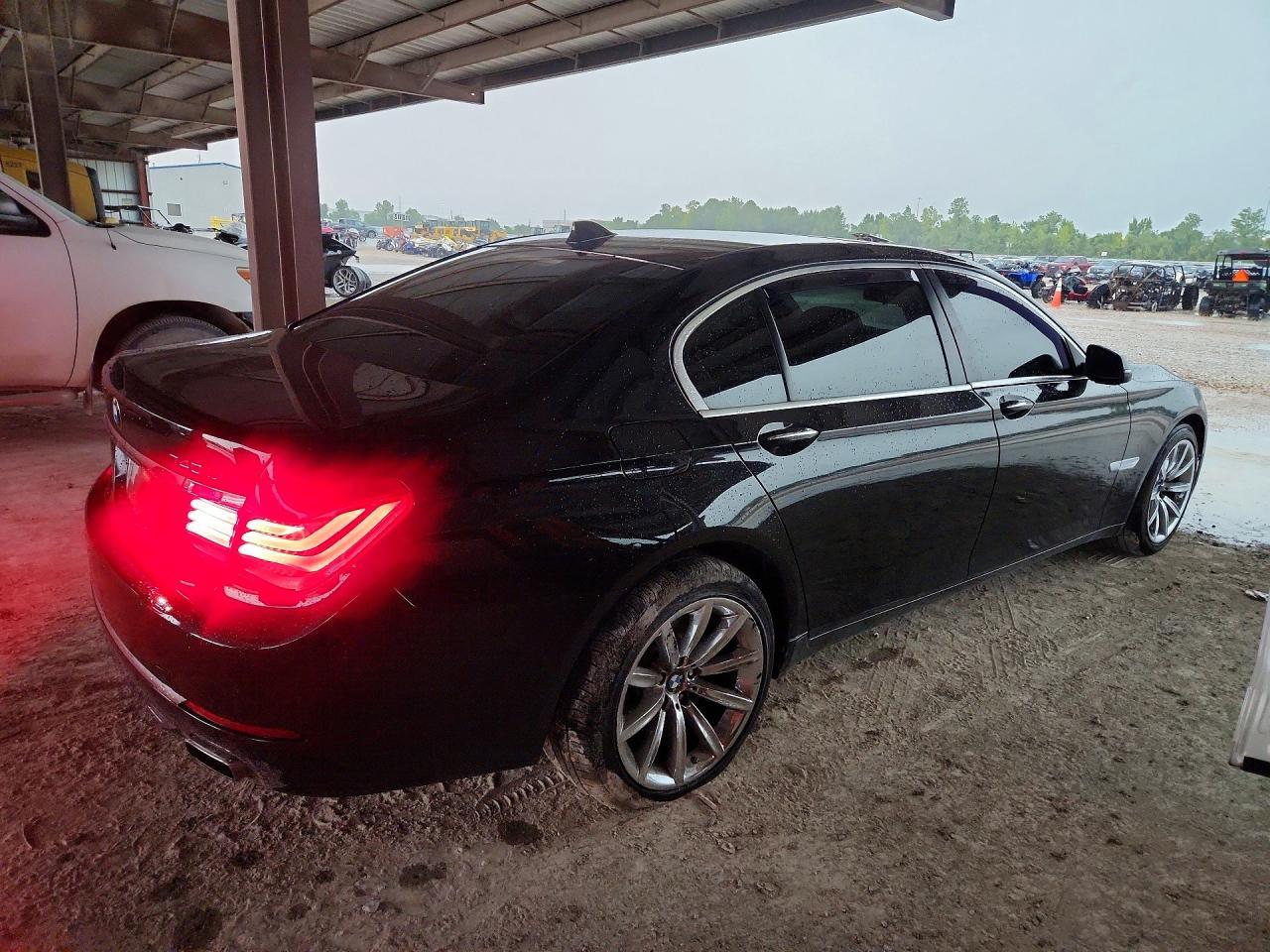 2015 BMW Seria 7 740Li - zdjęcie 3