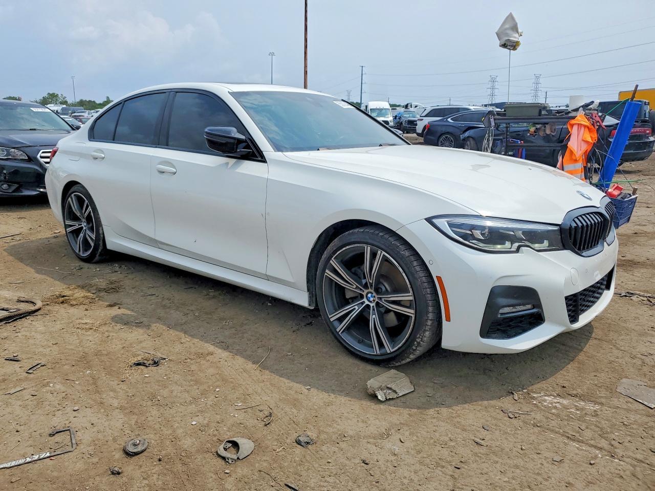 2020 BMW Seria 3 330i - zdjęcie 4
