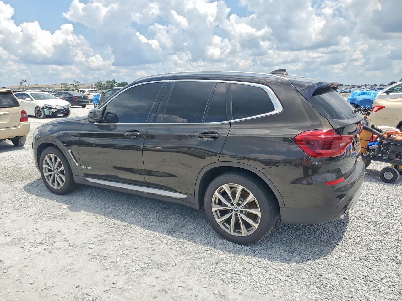 2018 BMW X3 xDrive30I - zdjęcie 2