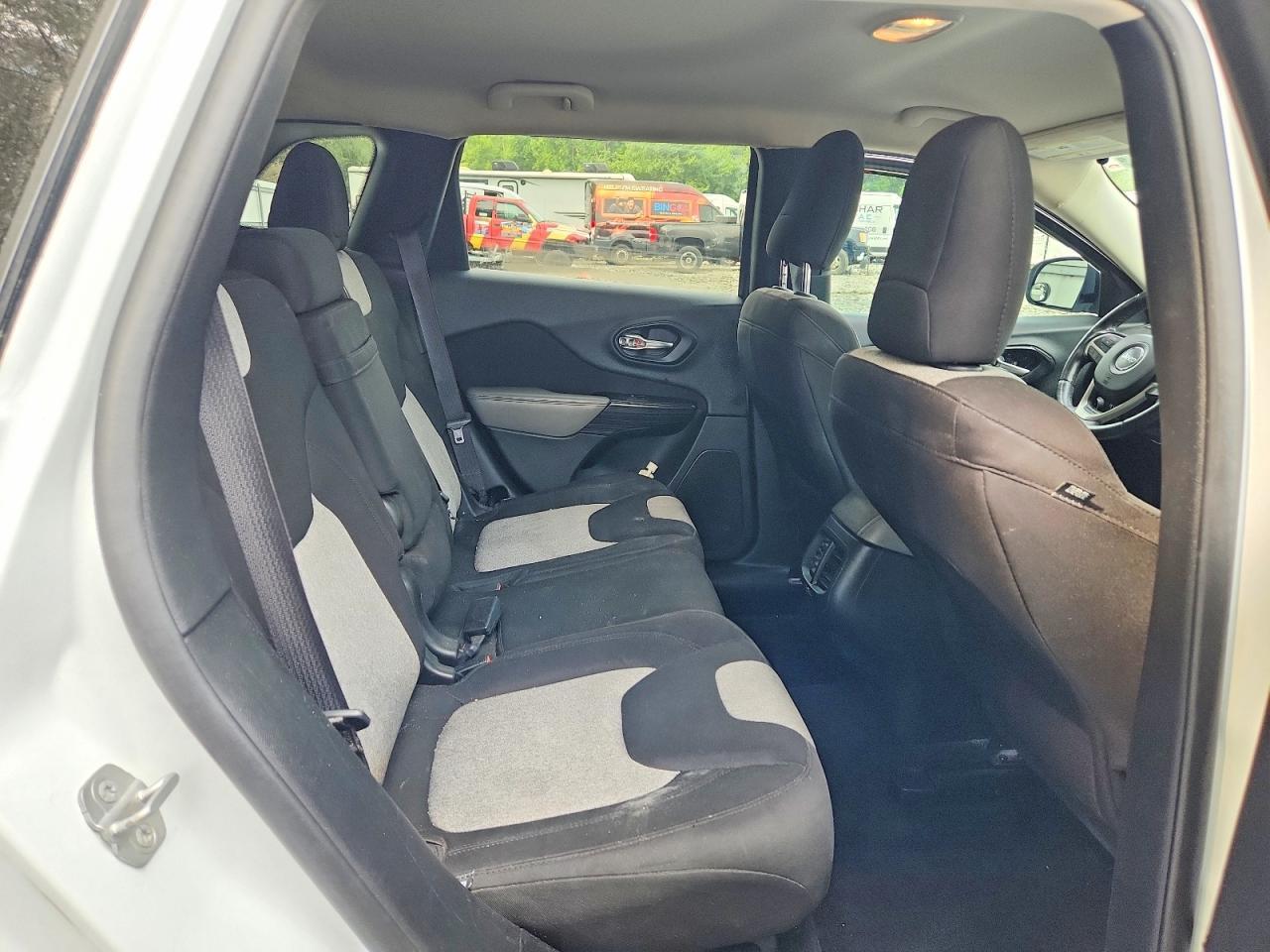 2014 Jeep Cherokee Latitude - zdjęcie 10