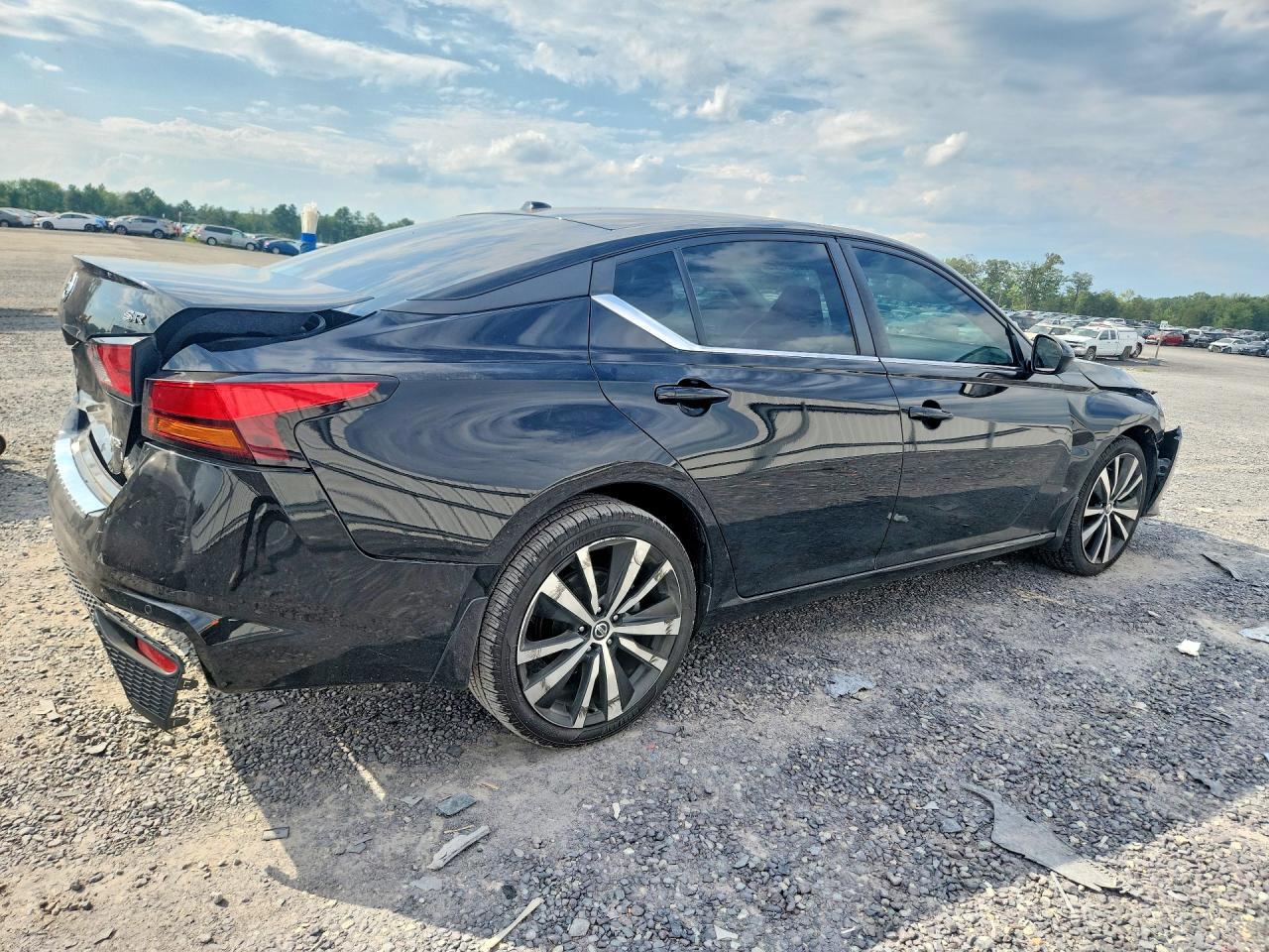 2021 Nissan Altima Sr - zdjęcie 3