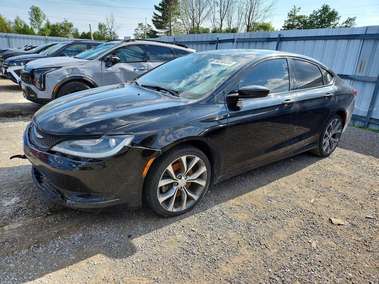 2015 Chrysler 200 S - zdjęcie główne