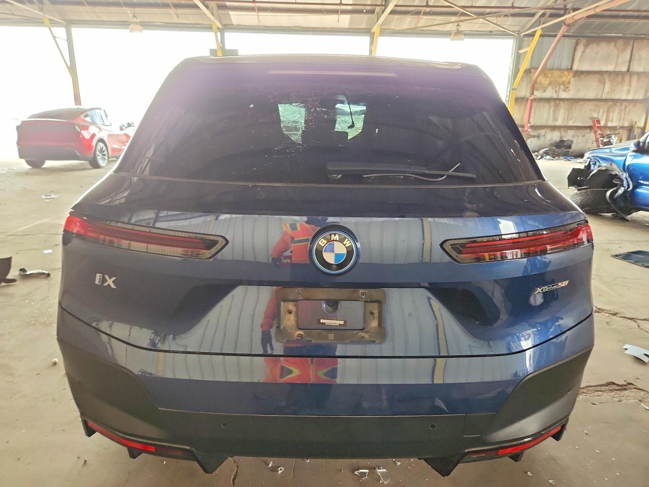 2022 BMW Ix xDrive50 - zdjęcie 6