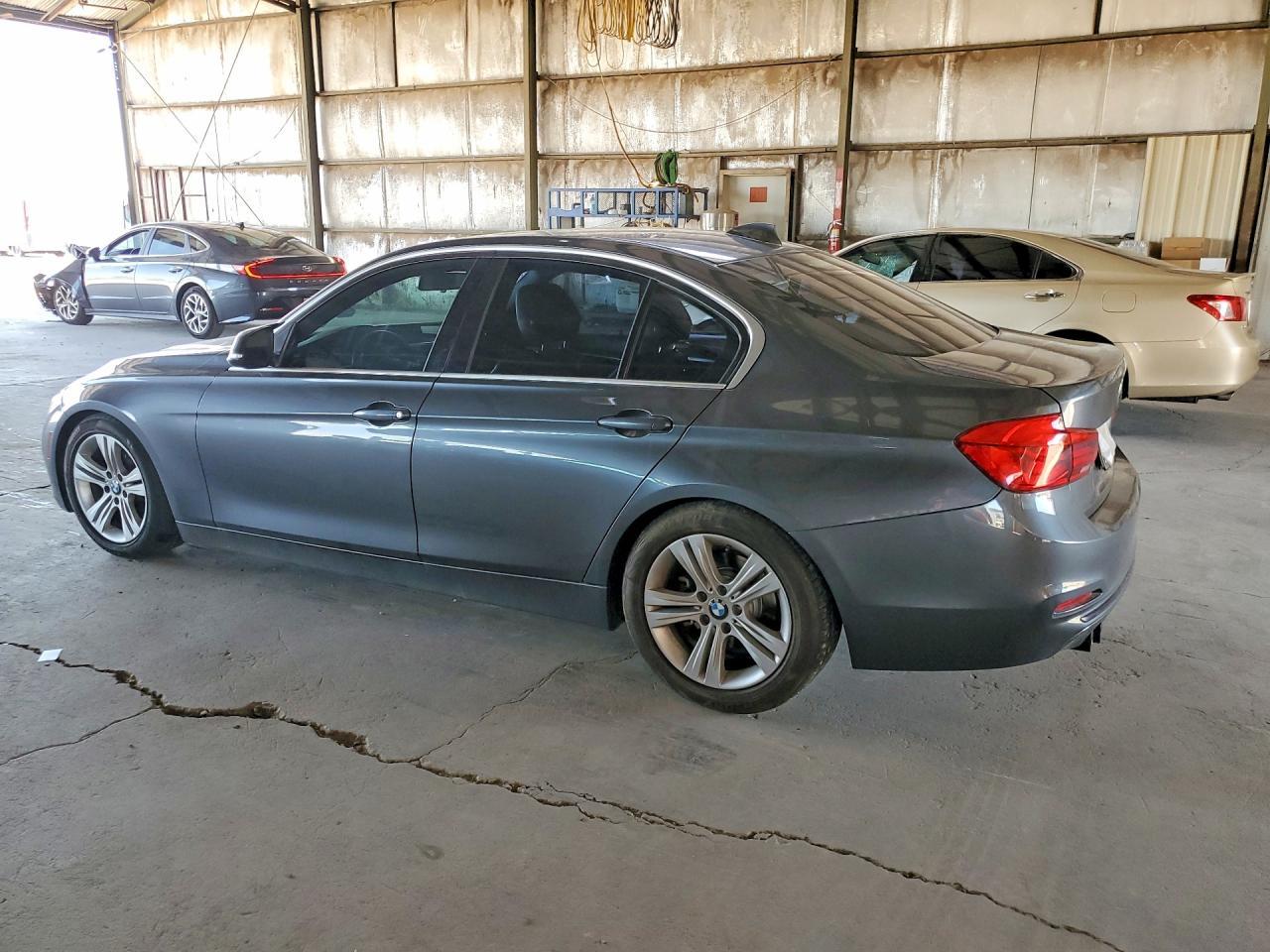 2018 BMW 330 I - zdjęcie 2