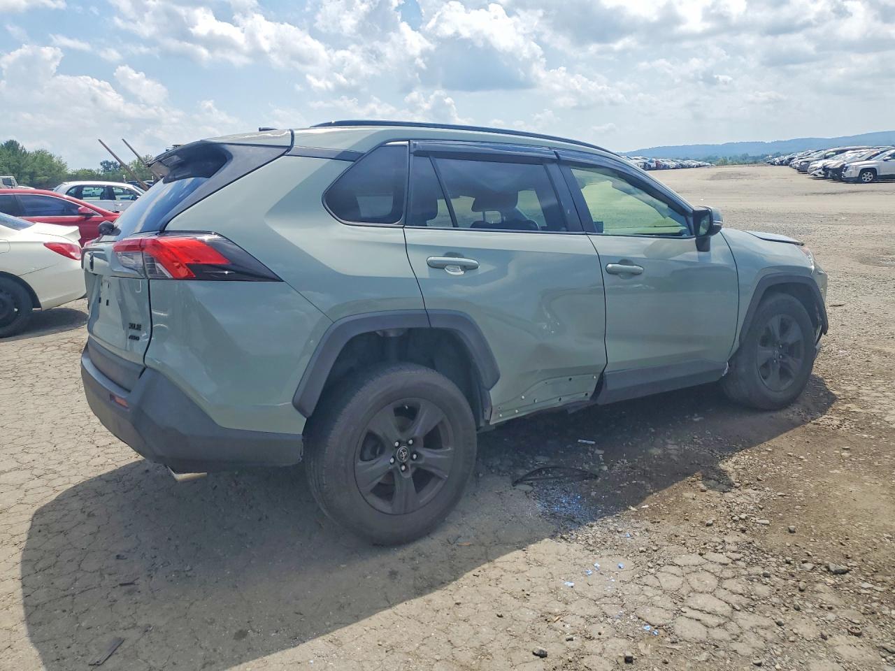 2019 Toyota Rav4 Xle - zdjęcie 3