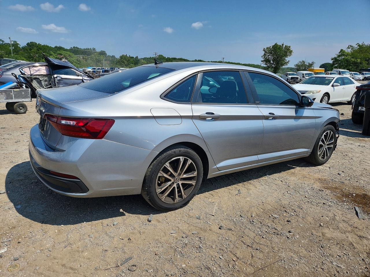 2024 Volkswagen Jetta Sport - zdjęcie 3