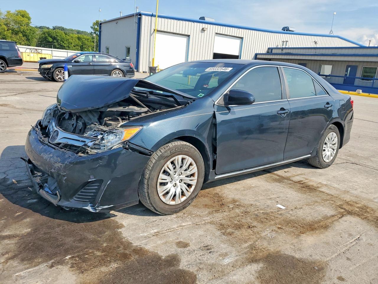 2014 Toyota Camry Le - zdjęcie główne