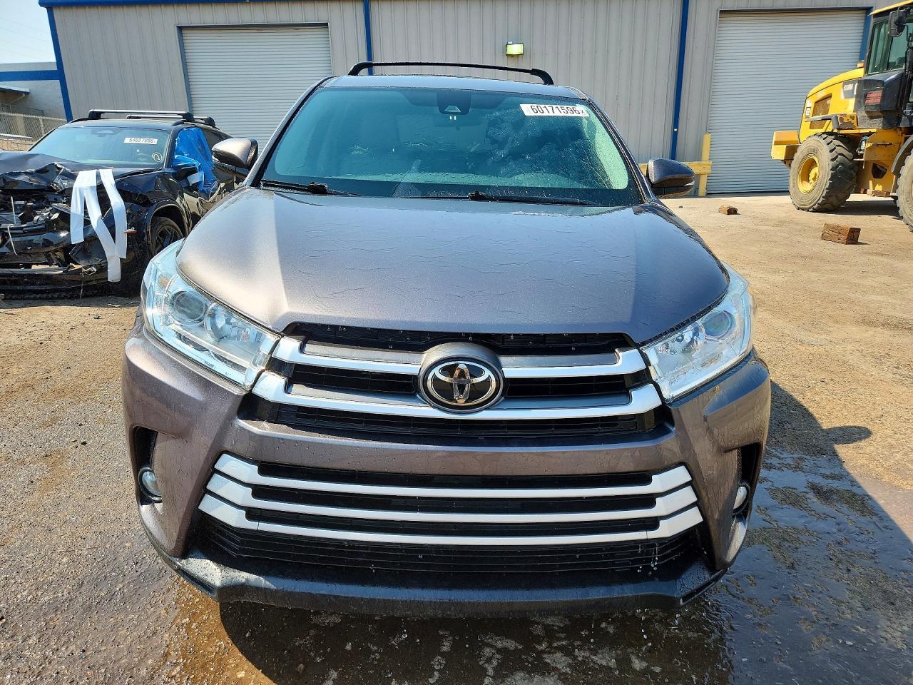 2017 Toyota Highlander Le Plus - zdjęcie 5
