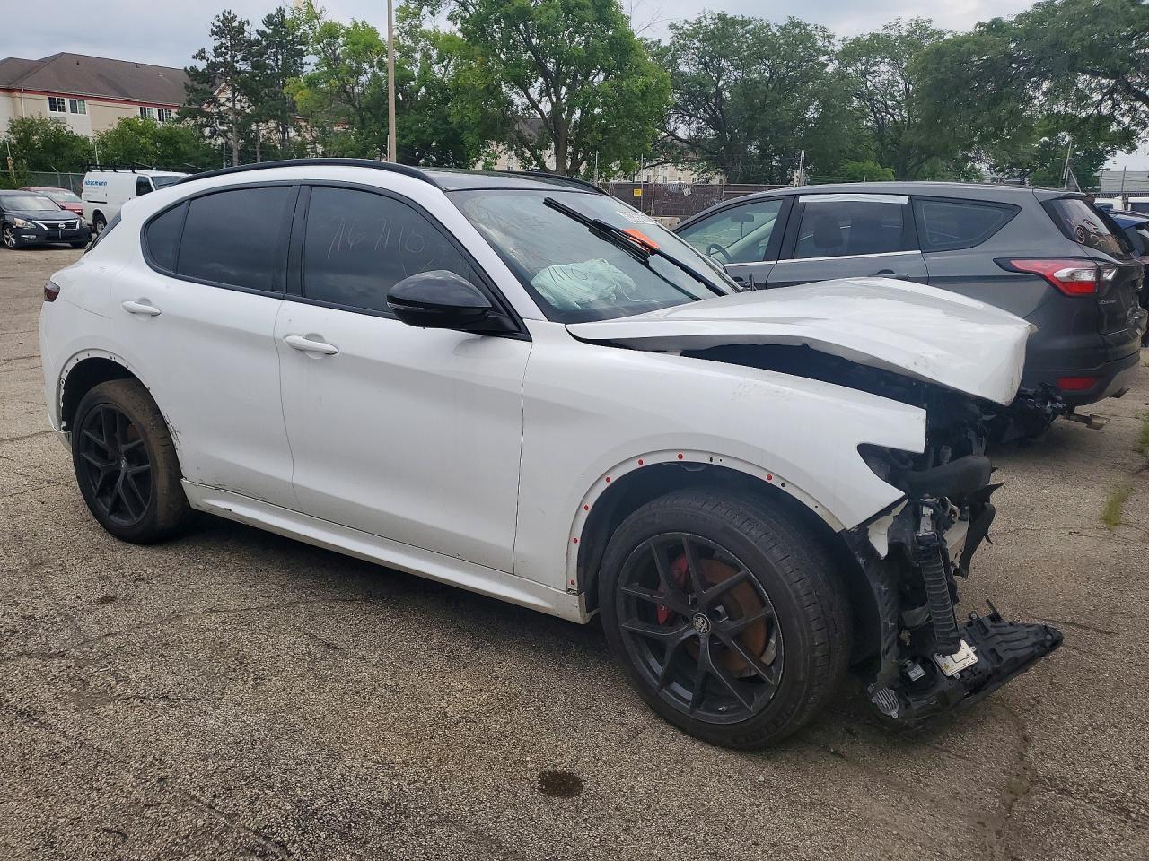 2021 Alfa Romeo Stelvio Ti - zdjęcie 4