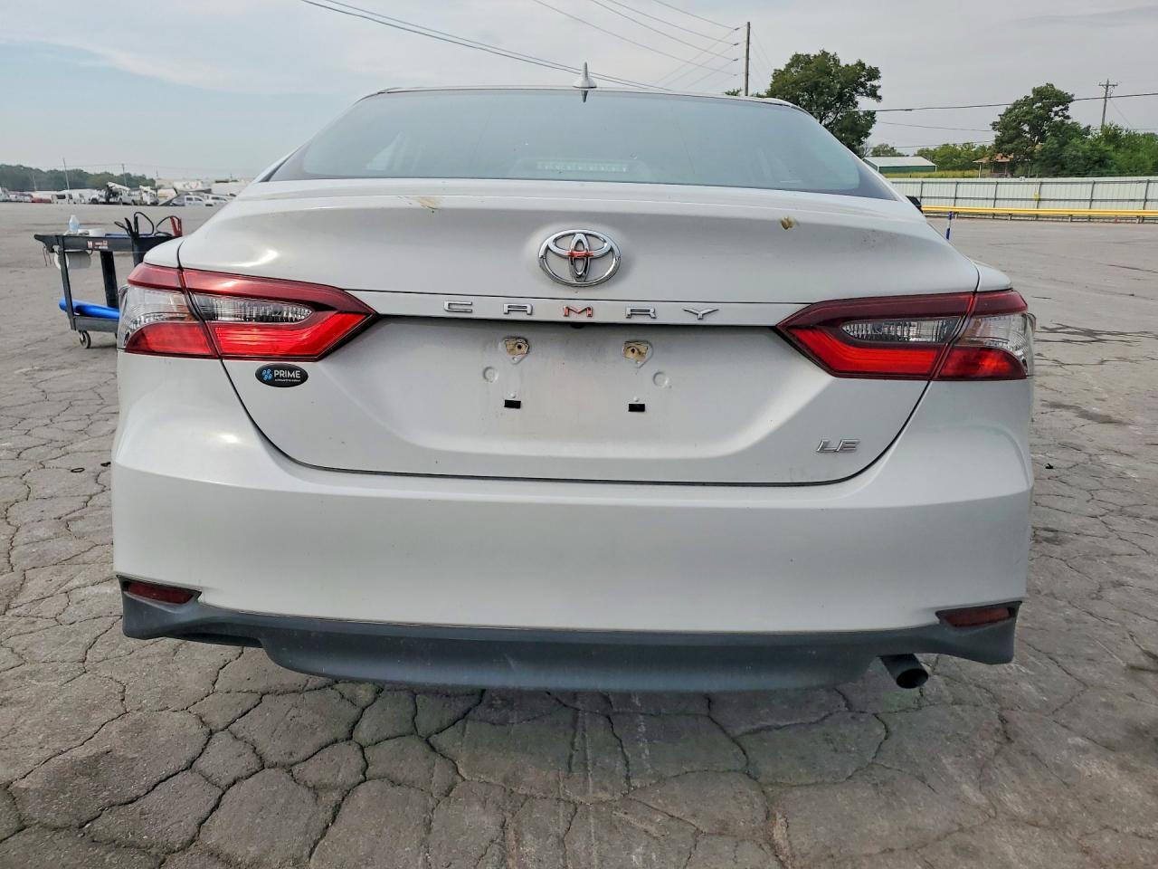 2022 Toyota Camry Le - zdjęcie 6