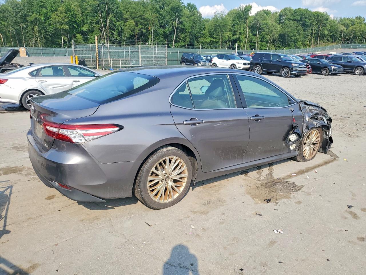 2018 Toyota Camry Xle - zdjęcie 3