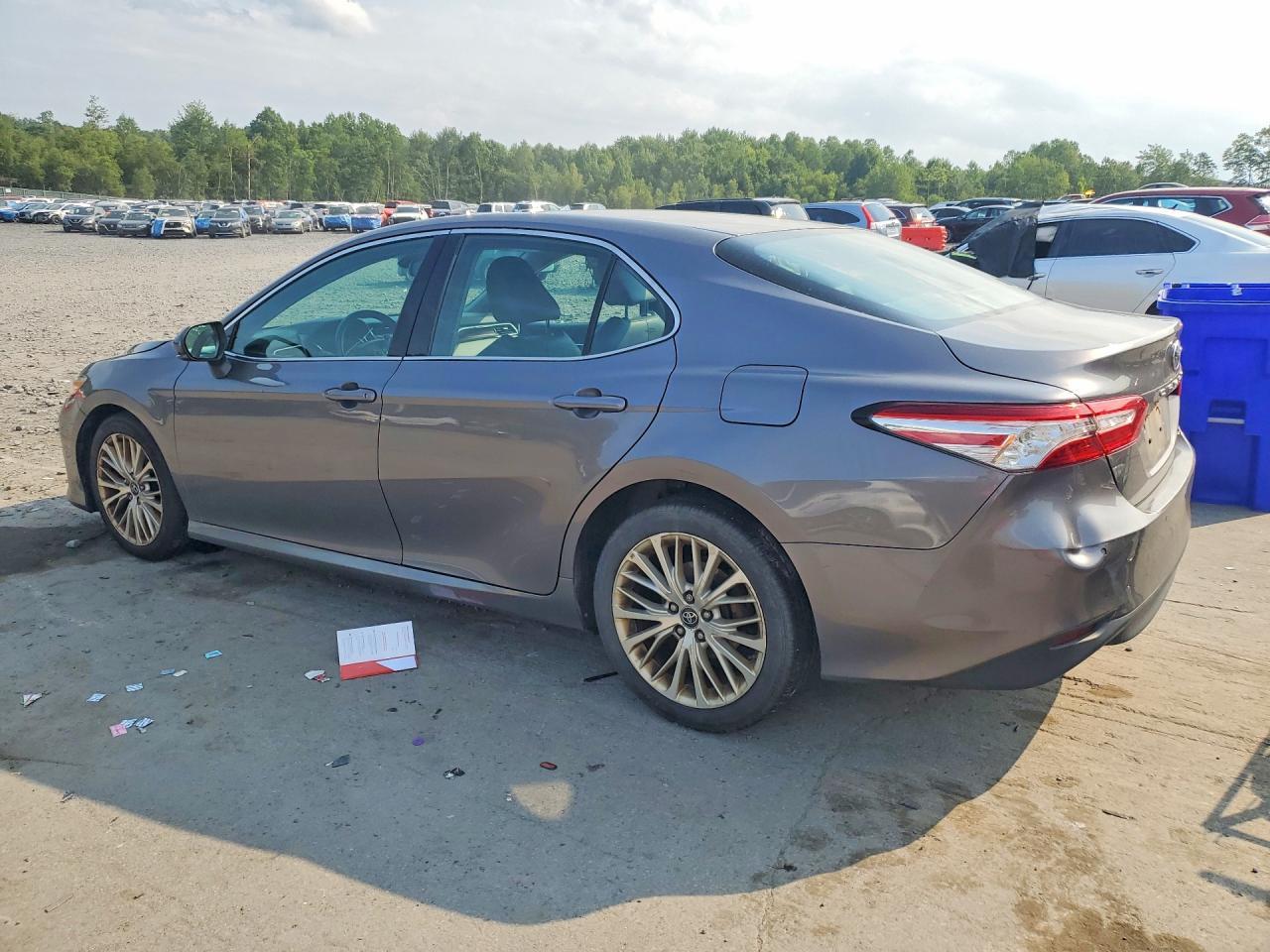 2018 Toyota Camry Xle - zdjęcie 2
