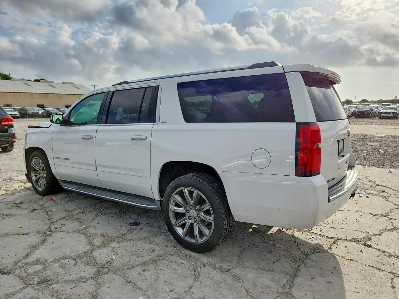 2015 Chevrolet Suburban K1500 Ltz - zdjęcie 2