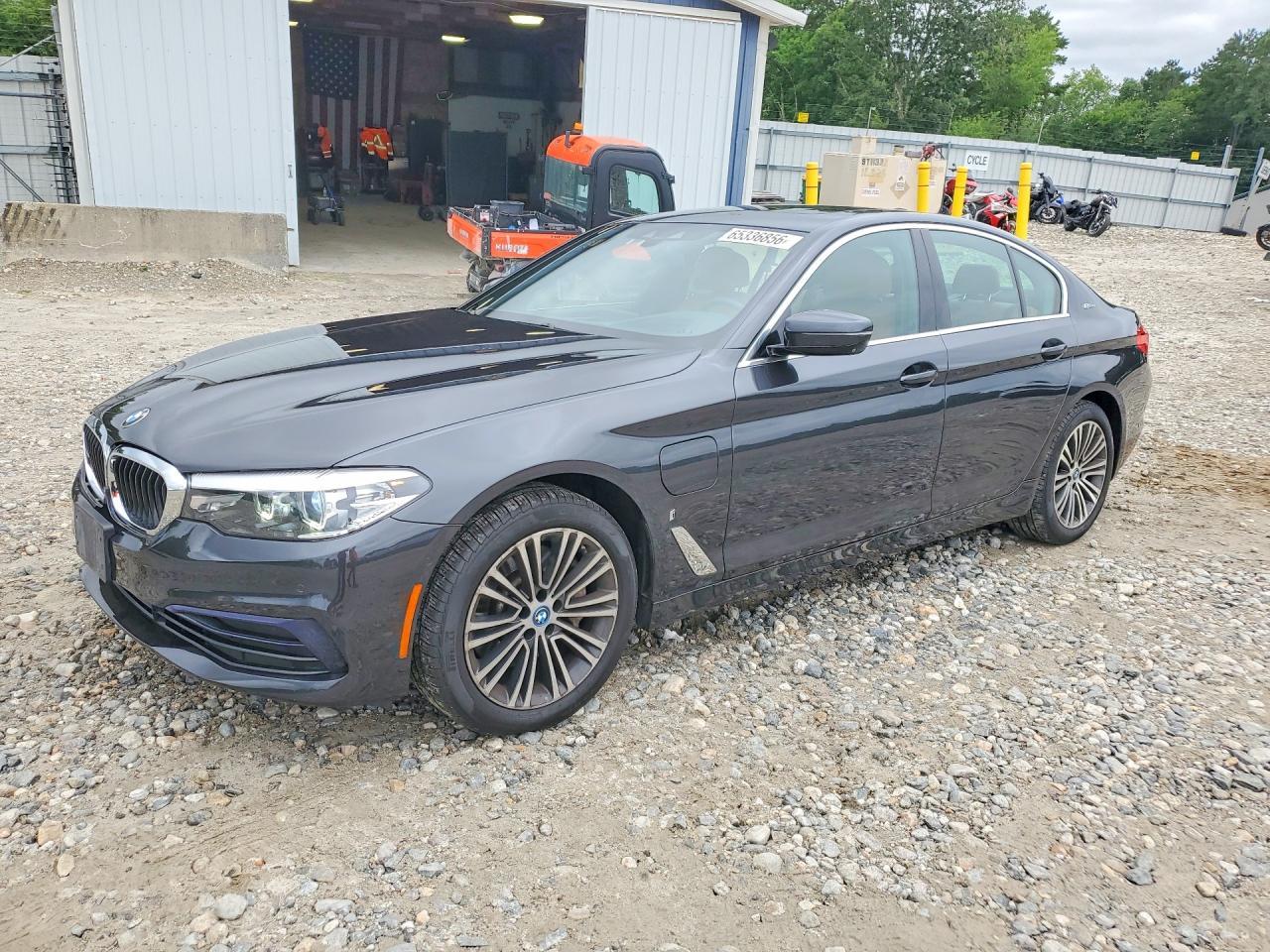 2019 BMW Seria 5 530e - zdjęcie główne