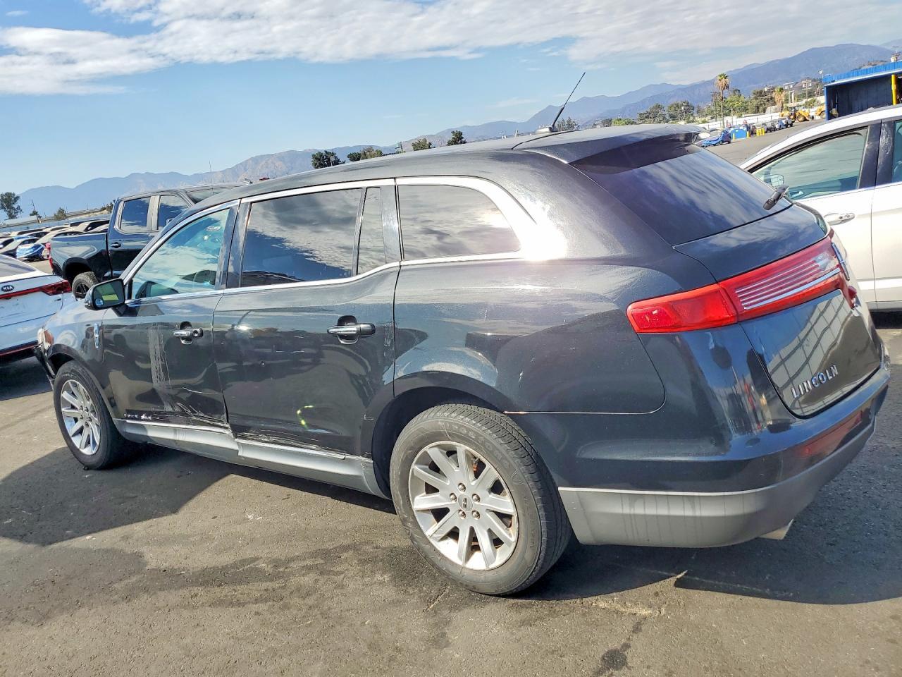 2014 Lincoln Mkt - zdjęcie 2