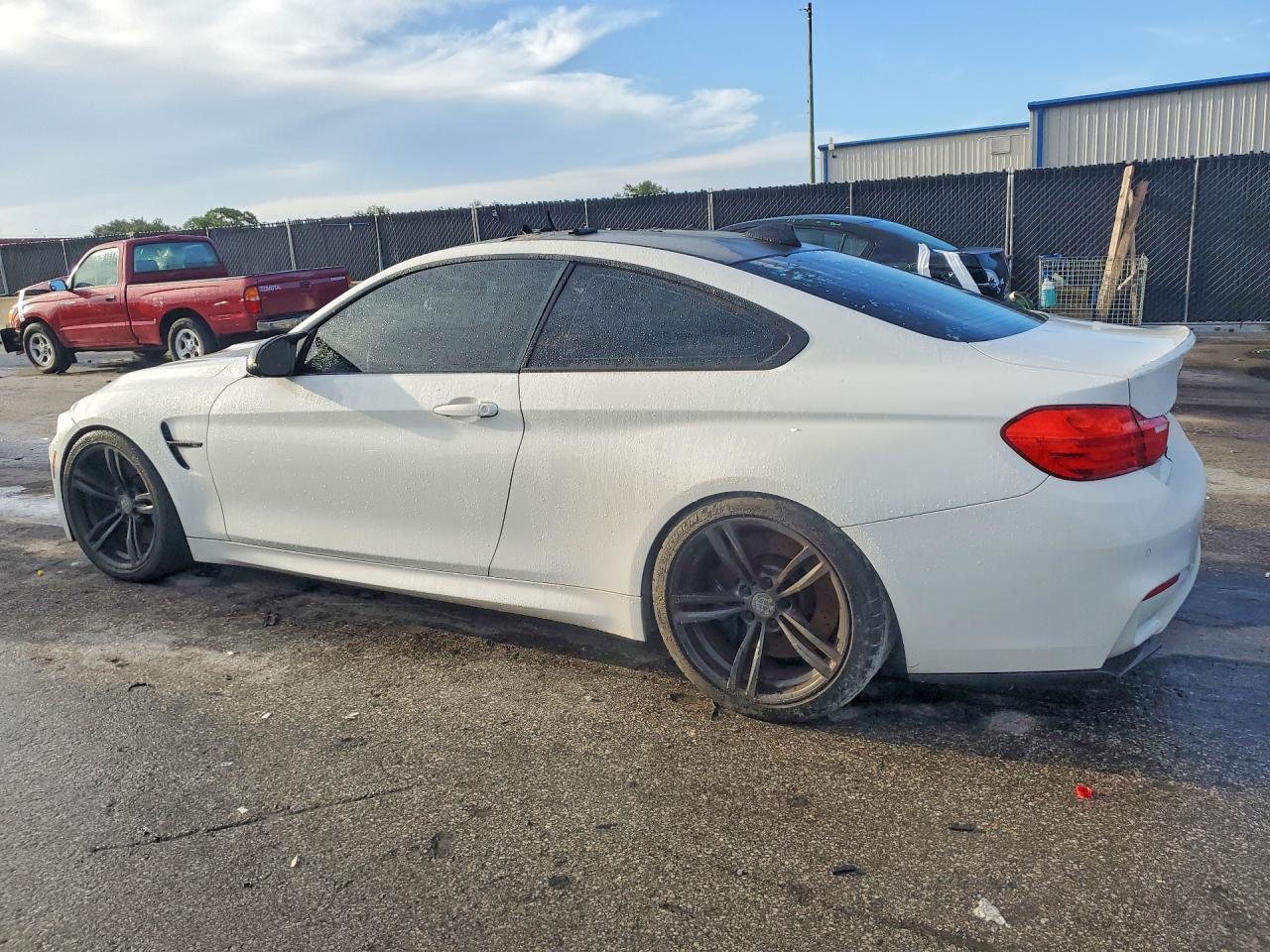 2015 BMW M4 - zdjęcie 2