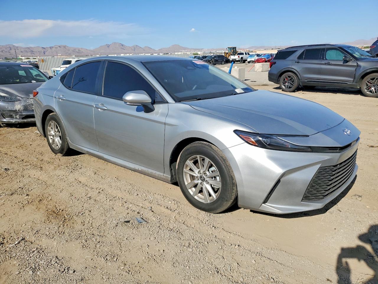 2026 Toyota Camry Le - zdjęcie 4