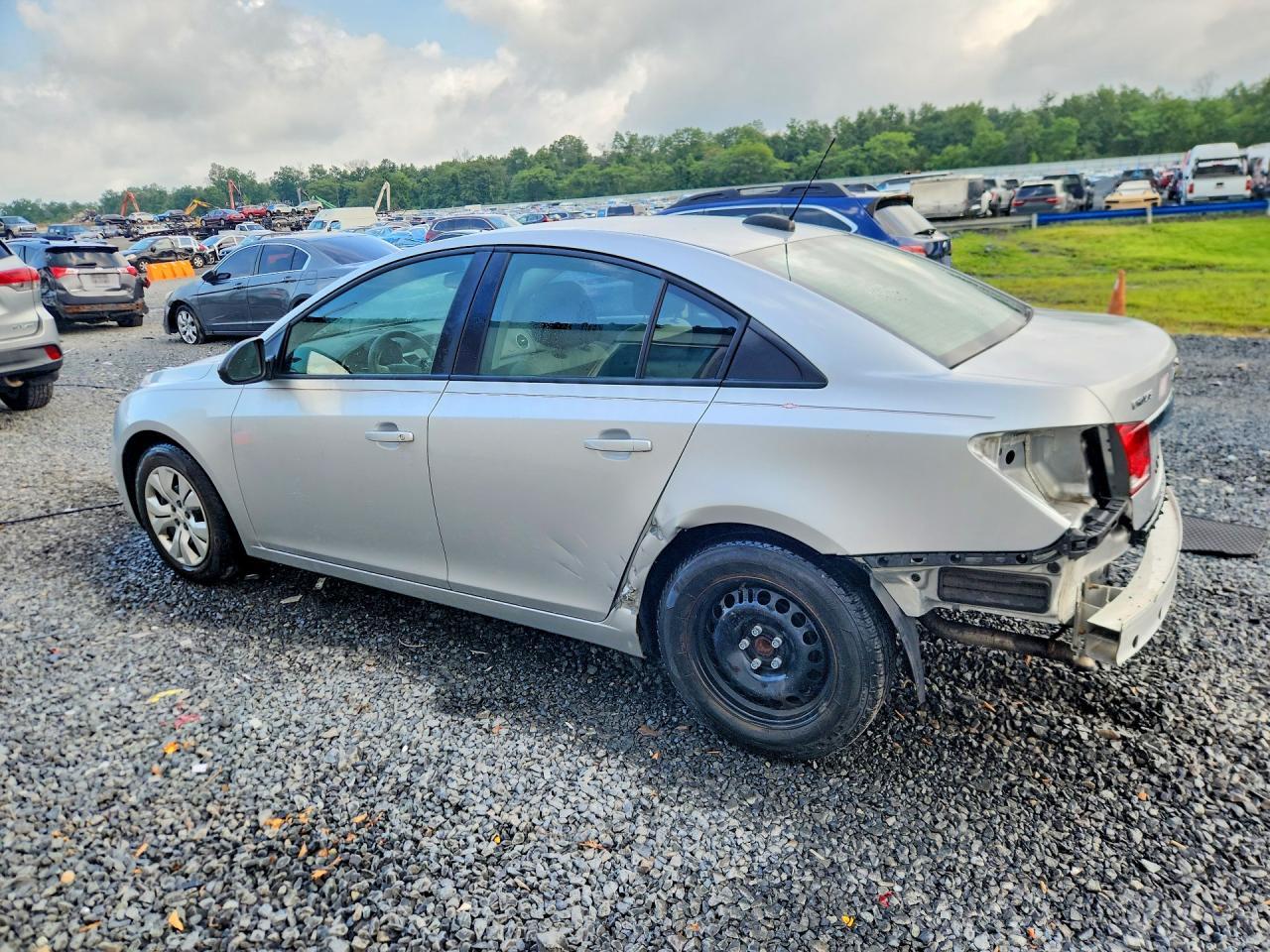 2015 Chevrolet Cruze Ls - zdjęcie 2