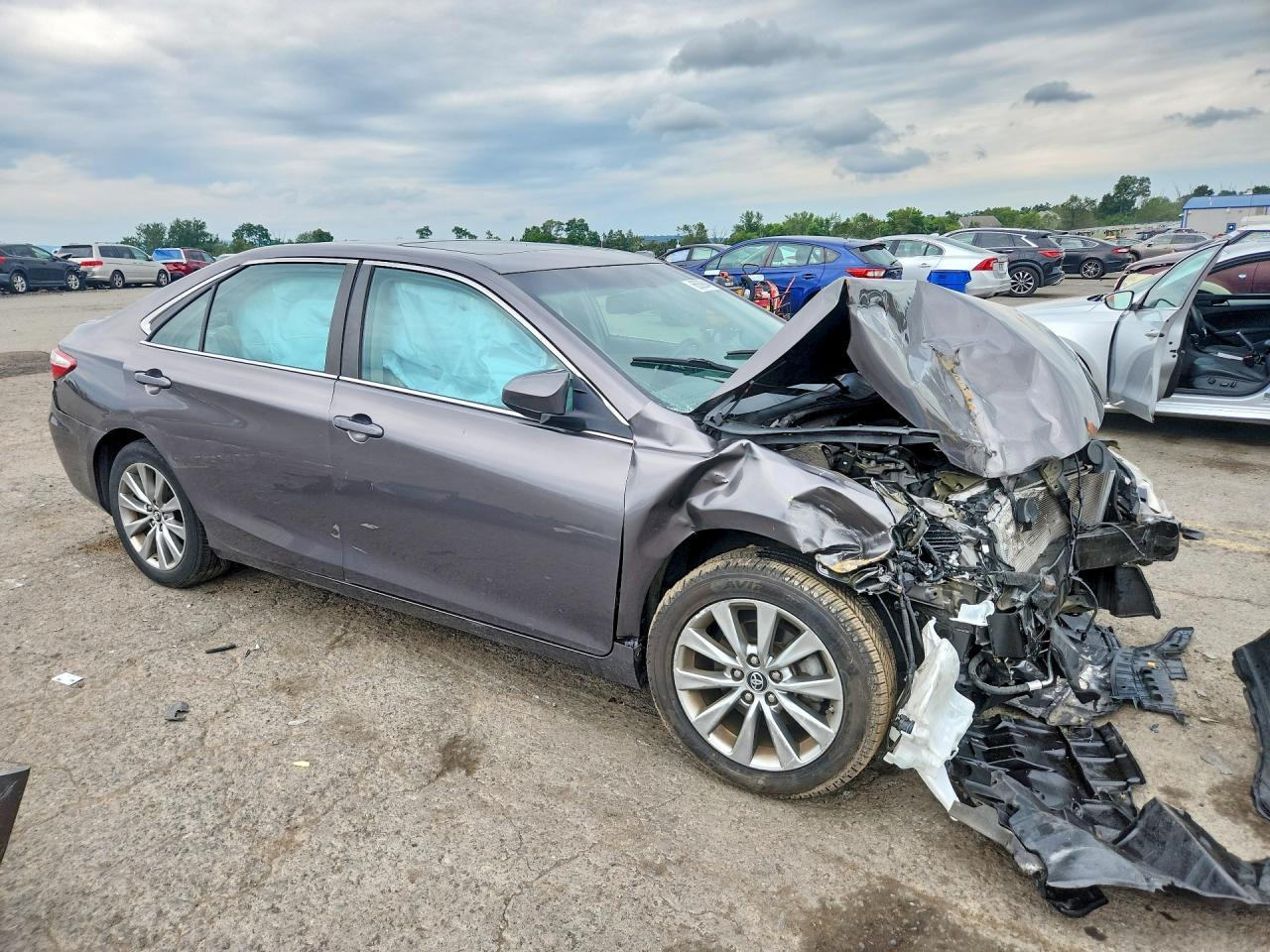 2017 Toyota Camry Xle - zdjęcie 4