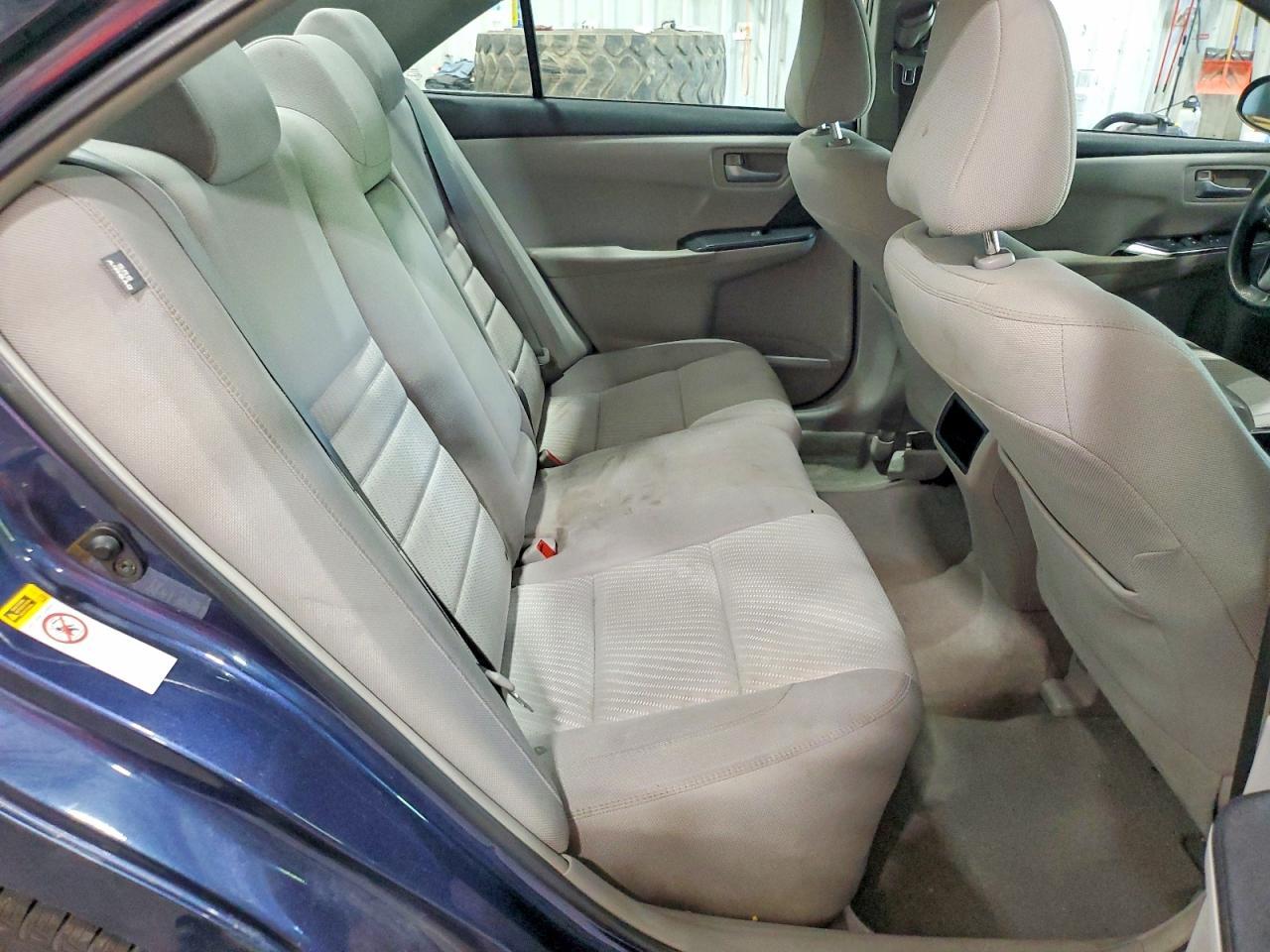 2016 Toyota Camry Le - zdjęcie 10