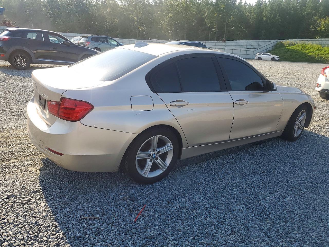 2014 BMW 320 I - zdjęcie 3