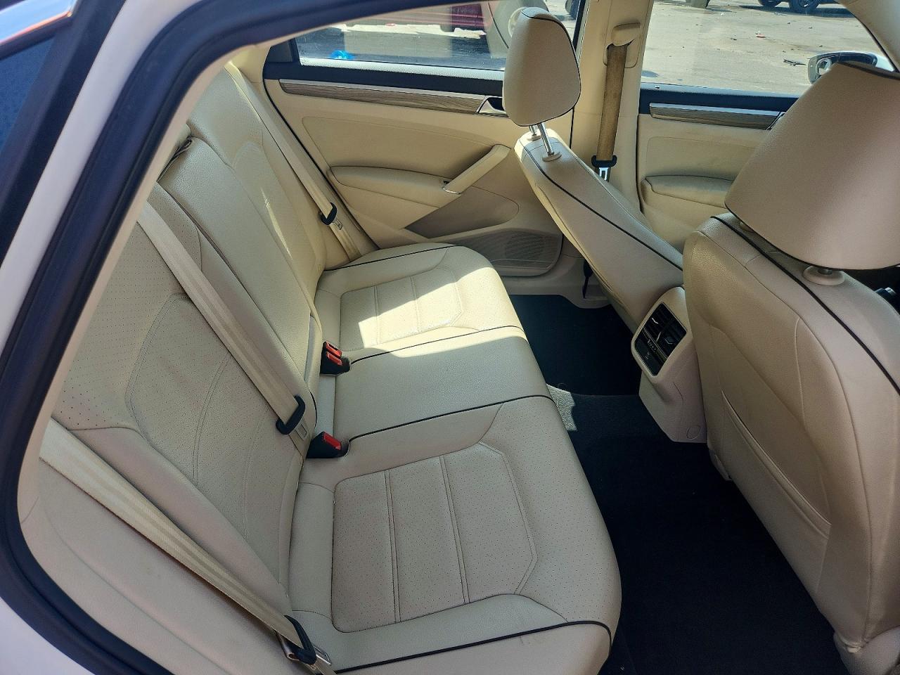 2016 Volkswagen Passat - zdjęcie 10