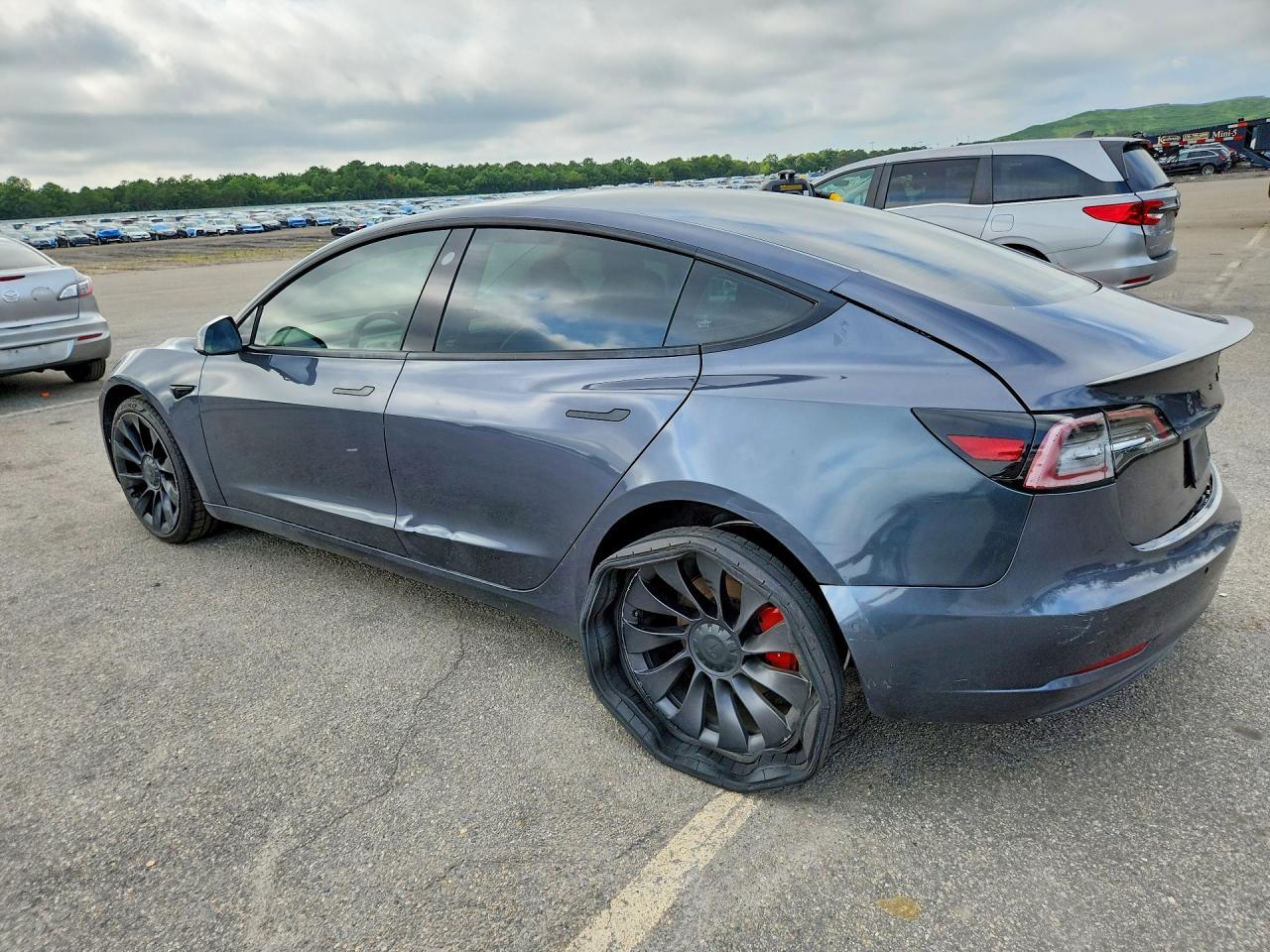 2022 Tesla Model 3 - zdjęcie 2