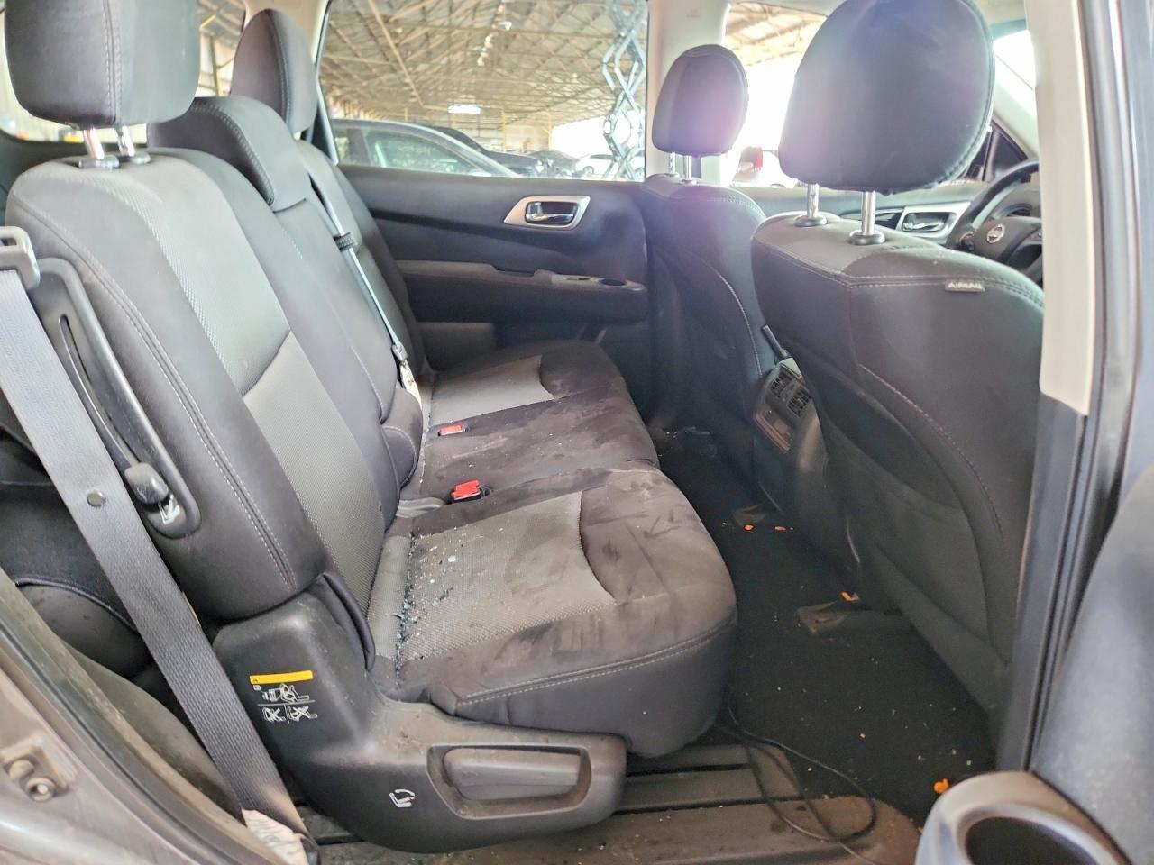 2017 Nissan Pathfinder S - zdjęcie 11