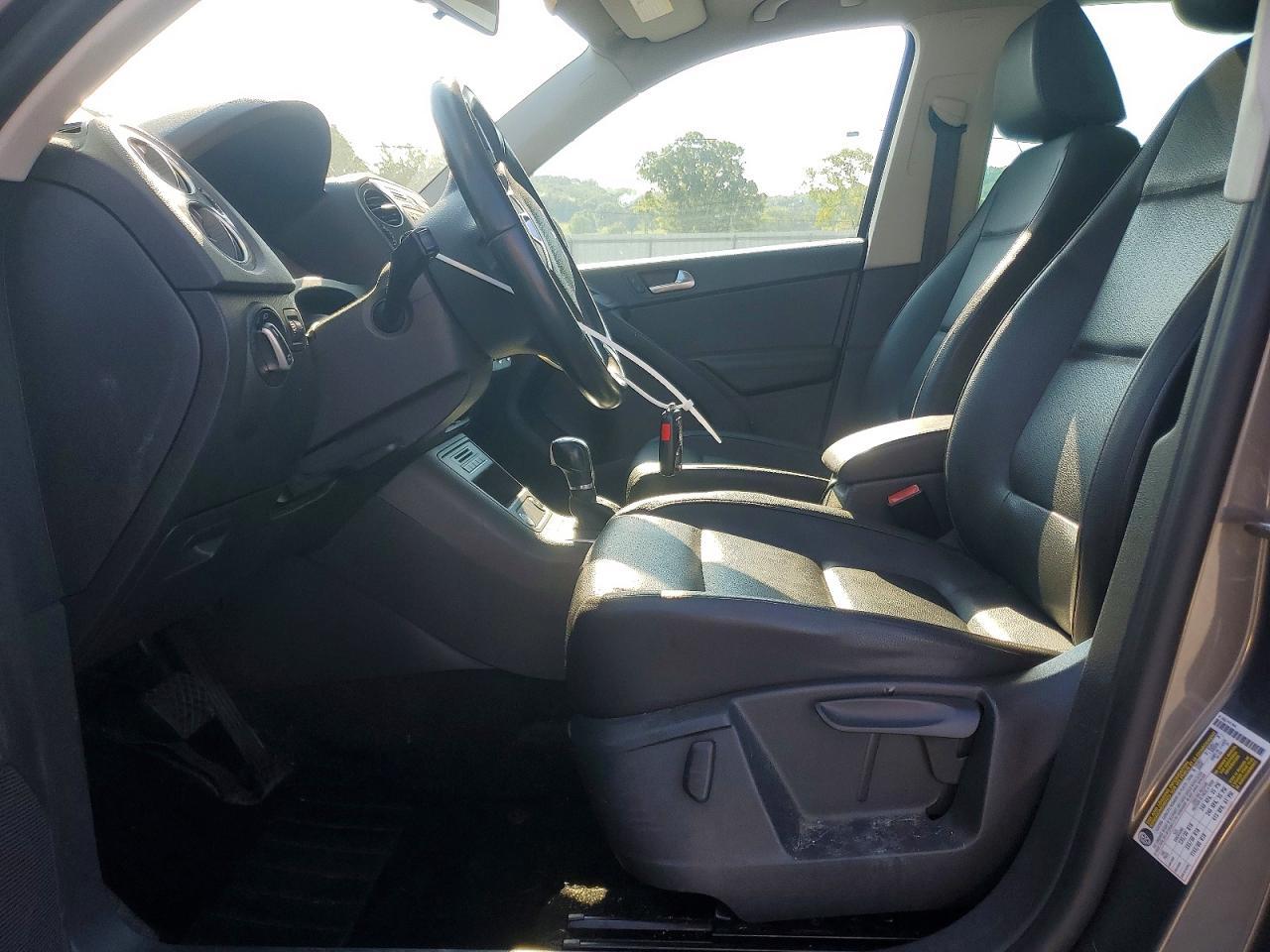 2015 Volkswagen Tiguan S - zdjęcie 7