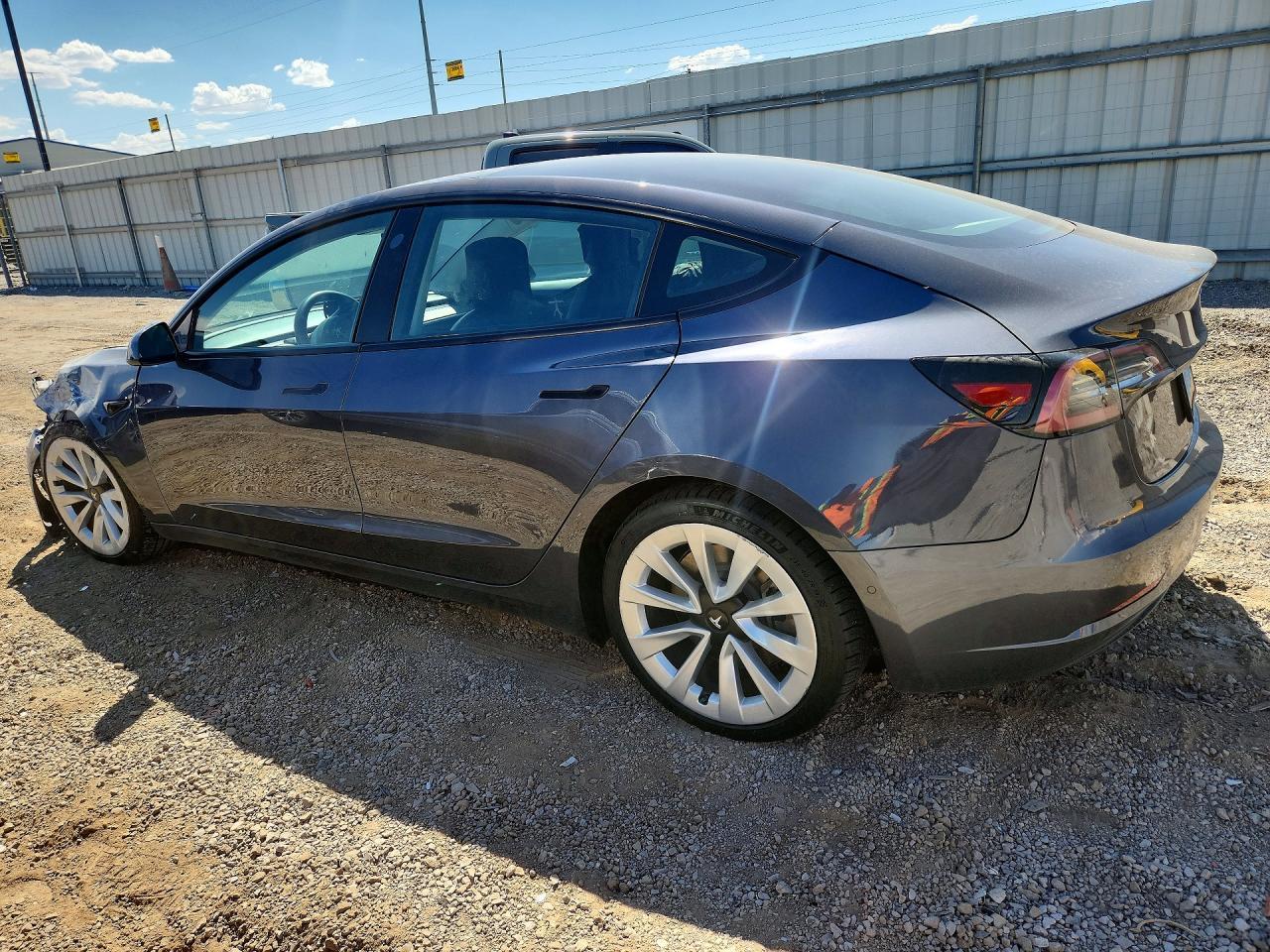 2022 Tesla Model 3 - zdjęcie 2