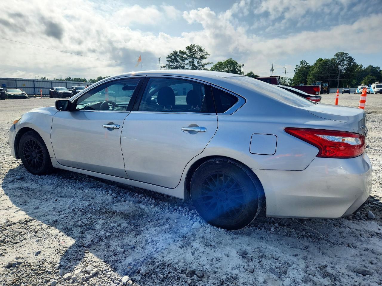 2017 Nissan Altima 2.5 S - zdjęcie 2