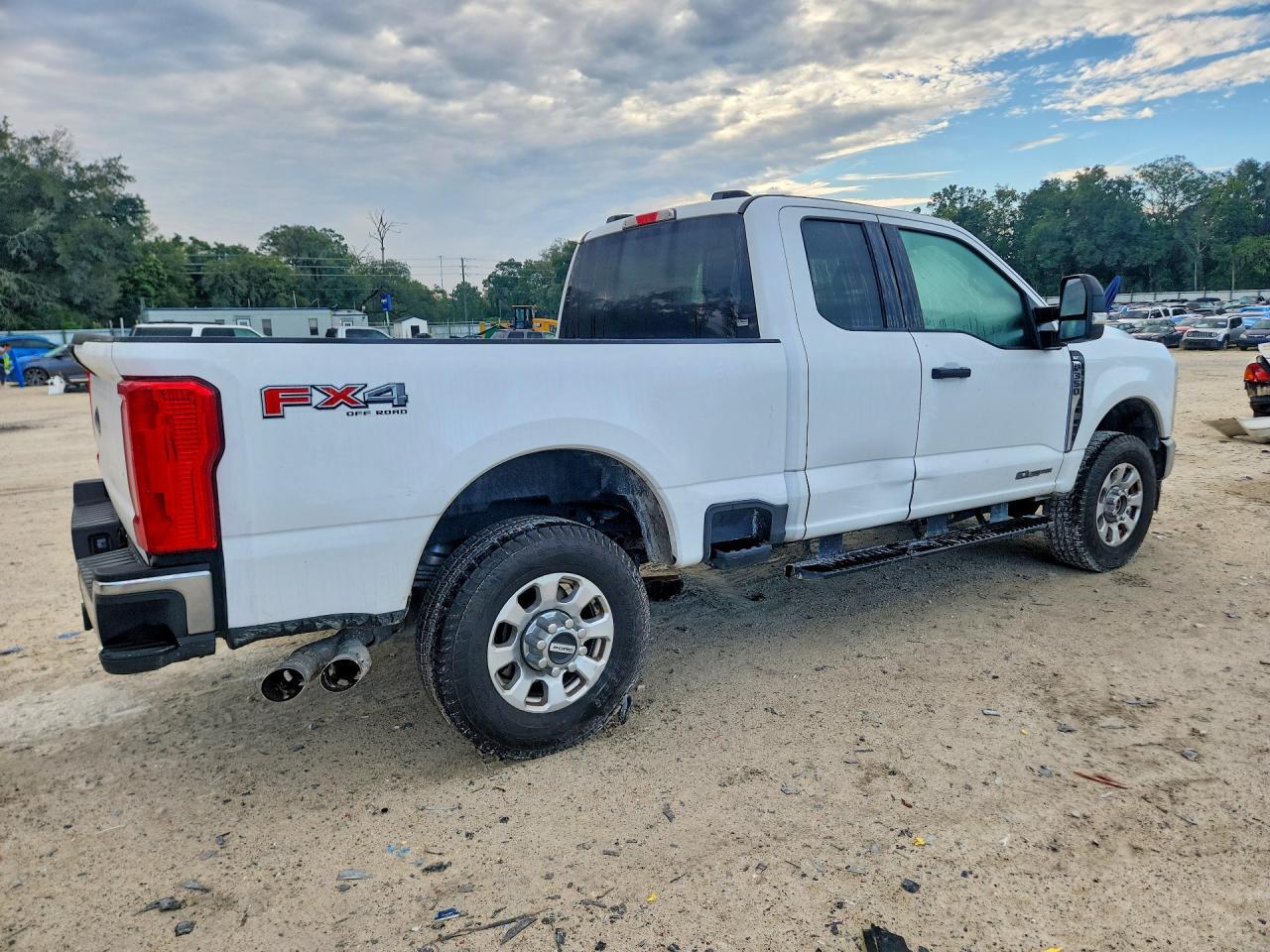 2023 Ford F350 Super Duty - zdjęcie 3