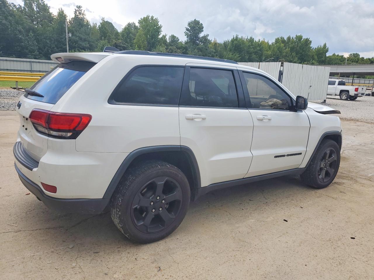 2019 Jeep Grand Cherokee Laredo - zdjęcie 3