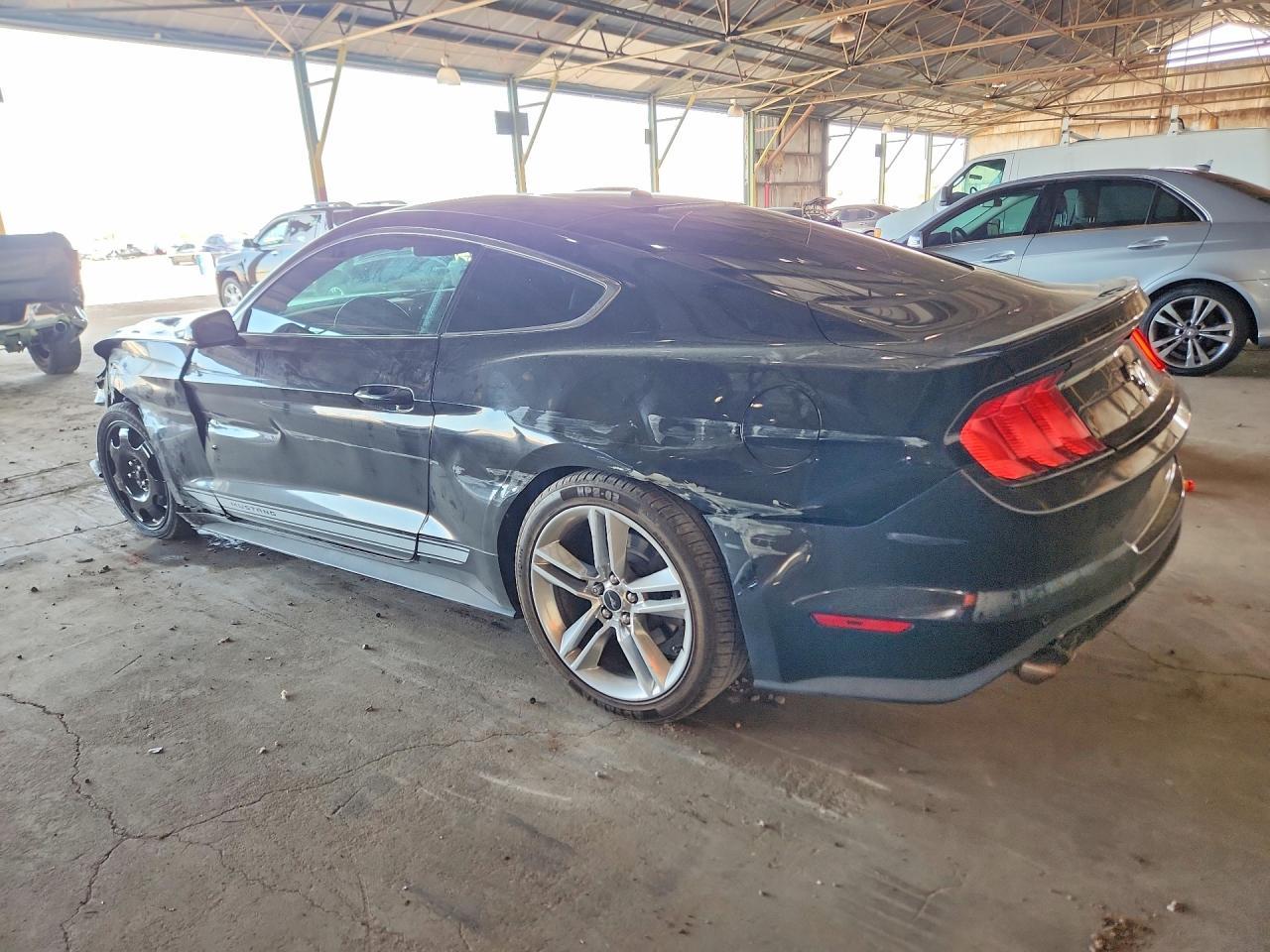 2019 Ford Mustang - zdjęcie 2
