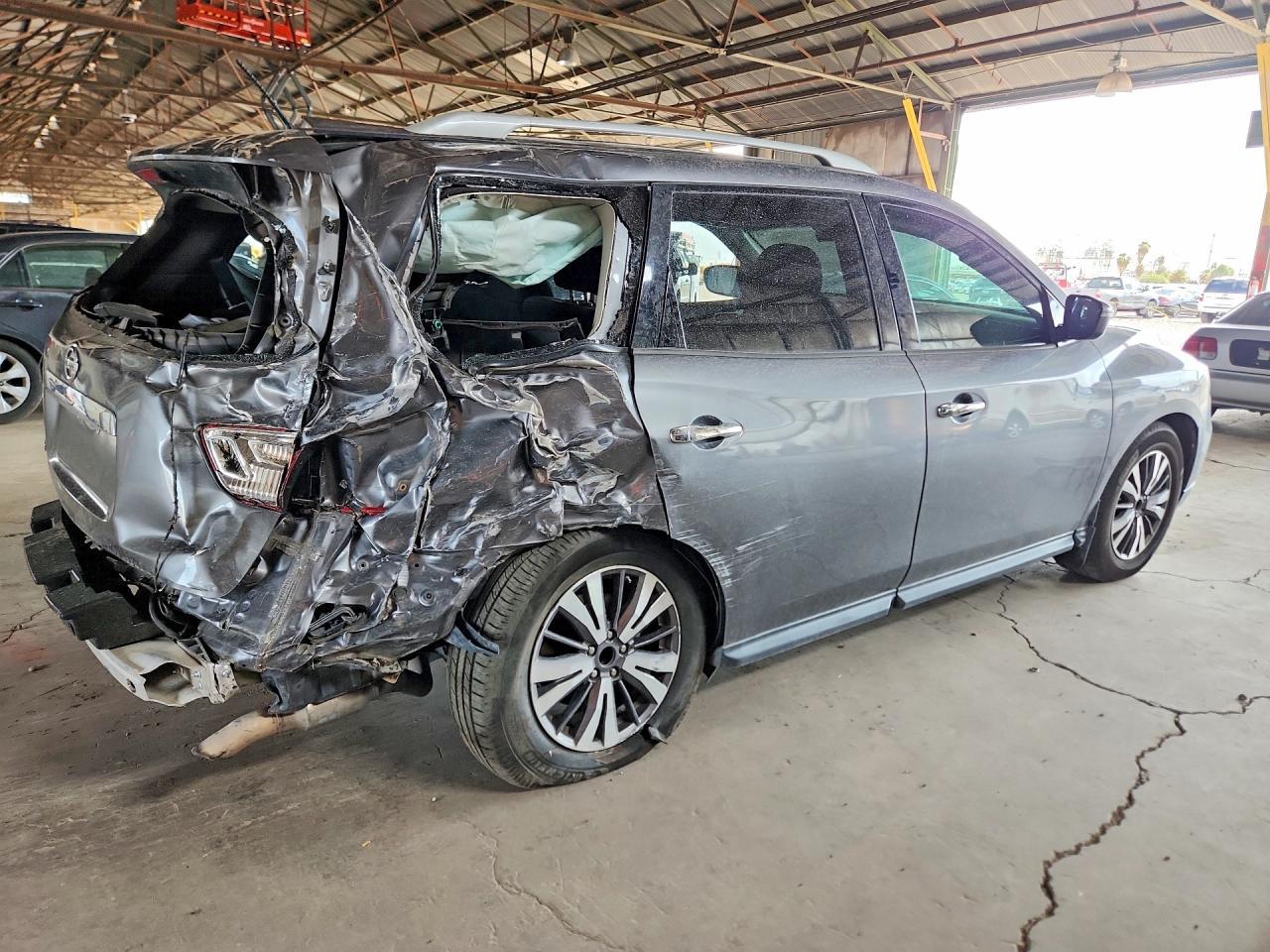 2017 Nissan Pathfinder S - zdjęcie 3
