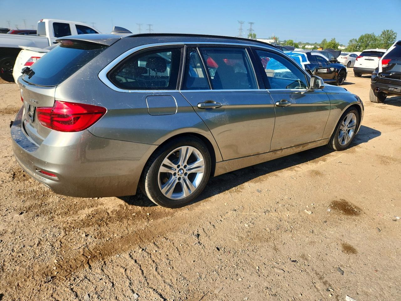 2017 BMW Seria 3 330i - zdjęcie 3