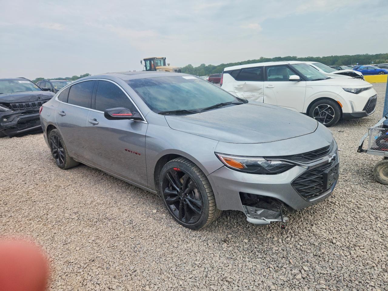 2025 Chevrolet Malibu Lt - zdjęcie 4