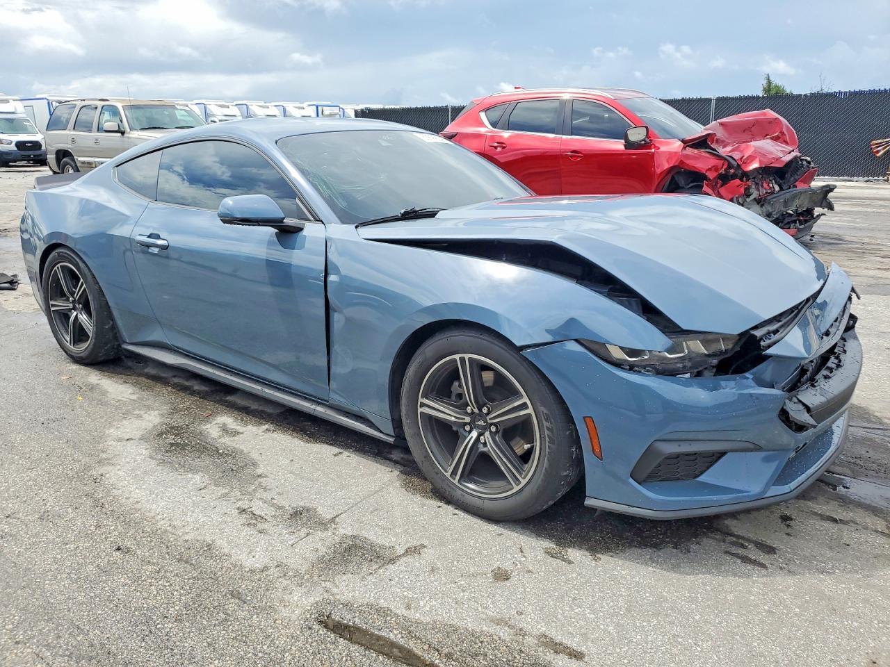 2024 Ford Mustang - zdjęcie 4
