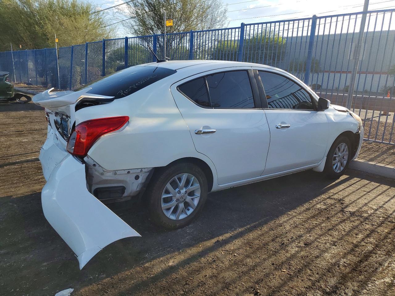 2017 Nissan Versa 1.6 S - zdjęcie 3