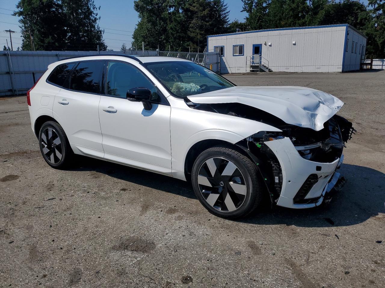 2024 Volvo Xc60 Plus - zdjęcie 4