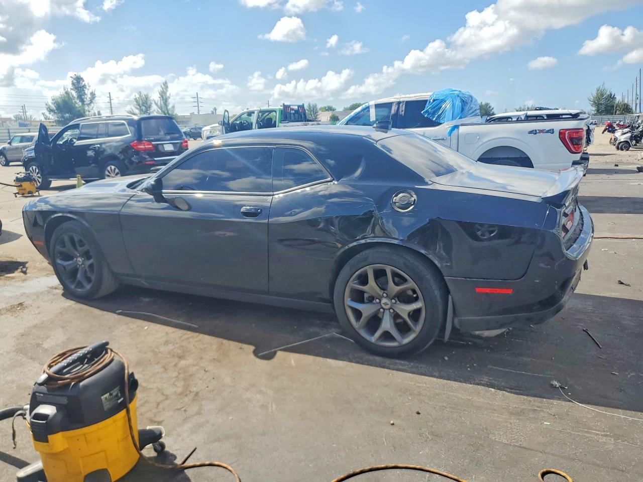 2021 Dodge Challenger Sxt - zdjęcie 2