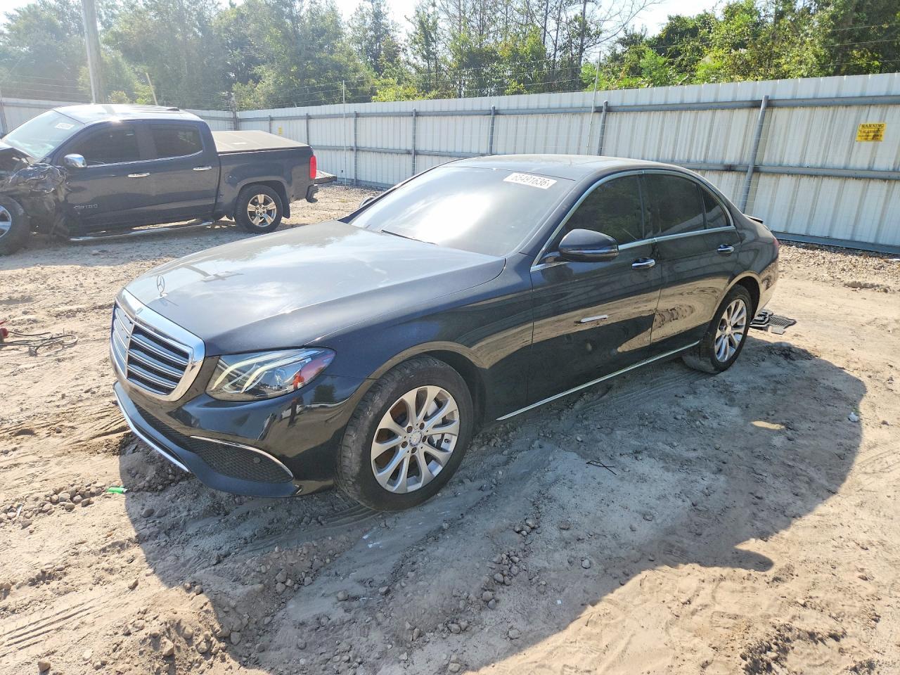 2017 Mercedes-Benz E 300 - zdjęcie główne