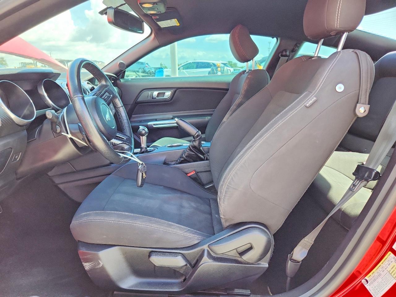 2019 Ford Mustang - zdjęcie 3