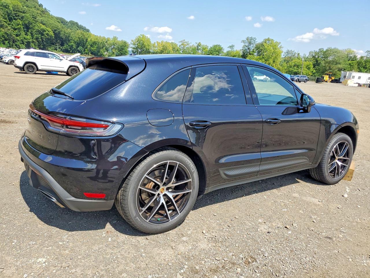 2022 Porsche Macan - zdjęcie 3