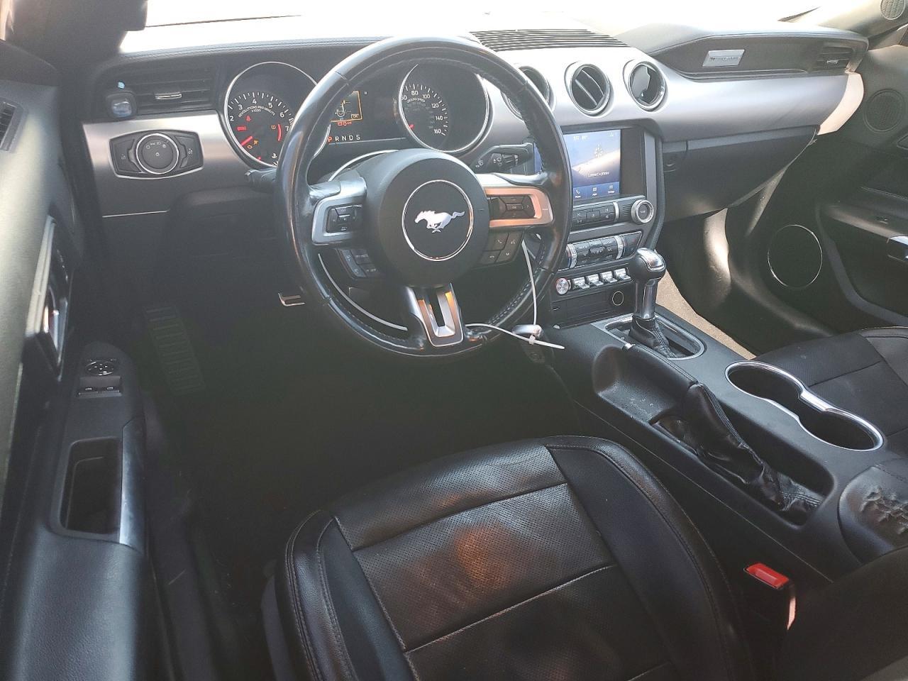 2022 Ford Mustang - zdjęcie 8