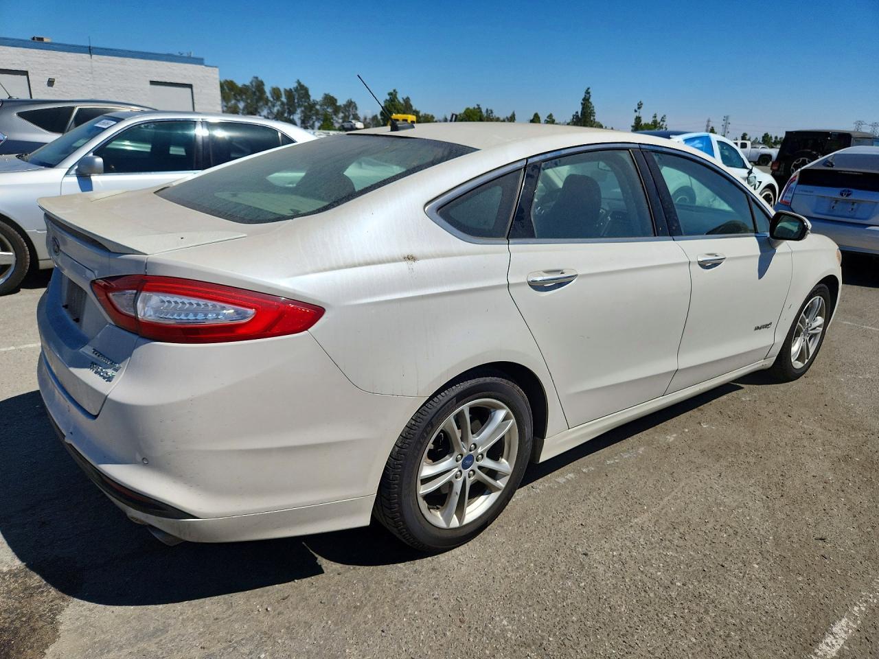 2016 Ford Fusion Titanium Hev - zdjęcie 3