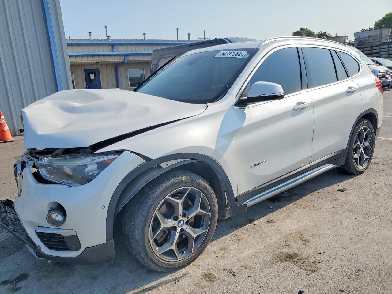2017 BMW X1 xDrive28I - zdjęcie główne