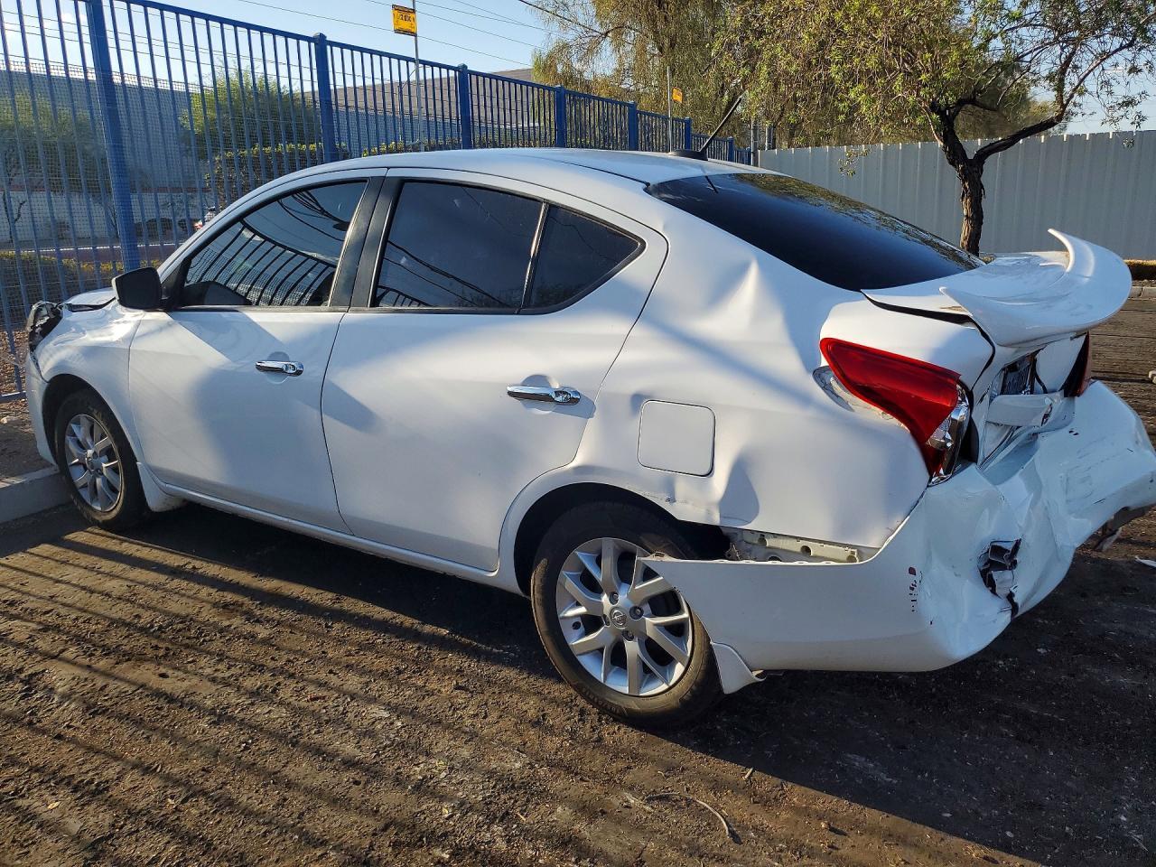 2017 Nissan Versa 1.6 S - zdjęcie 2
